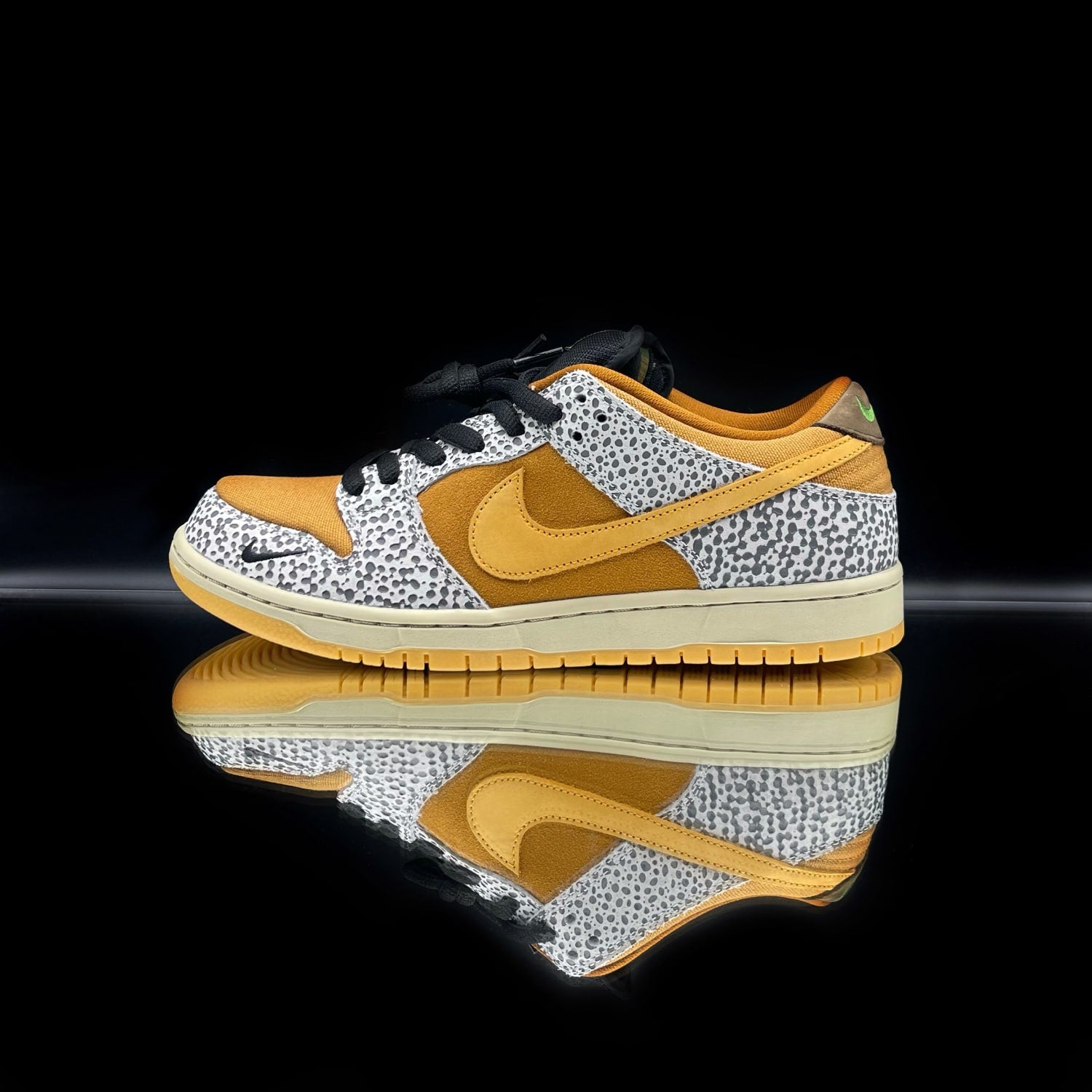 Dunk Low SB 
Safari